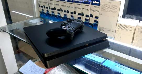 Ps4 slim 500gb one controller image 1