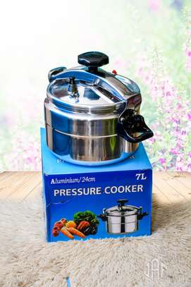 Pressure cooker non explosive 7 ltrs image 3