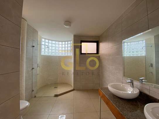 3 Bed Apartment with En Suite in Riverside image 17