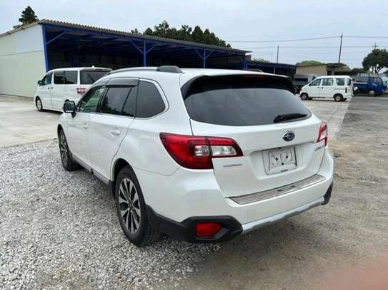 WHITE OUTBACK (HIRE PURCHASE ACCEPTED) image 5