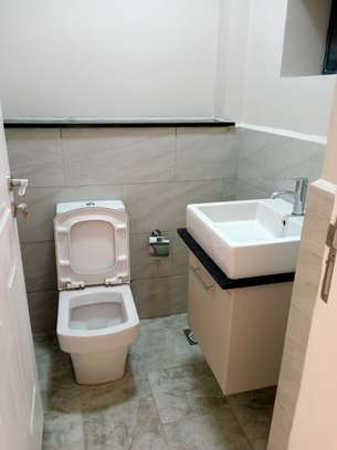 3 Bed Apartment with En Suite in Lavington image 15