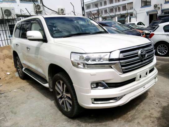 Toyota land cruiser V8 image 3