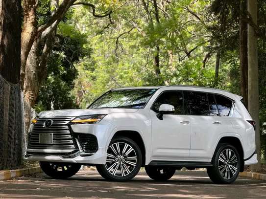 2023 Lexus LX600 image 3