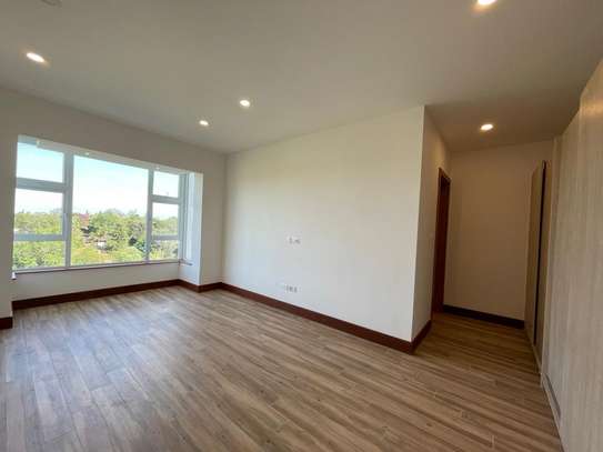 Serviced 2 Bed Apartment with En Suite in Parklands image 18