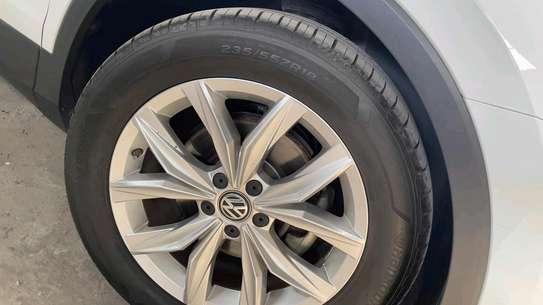 Volkswagen Tiguan SUV White LED Alloy Wheels image 5
