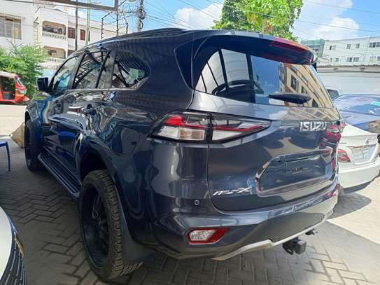 Isuzu RM 2019 model image 8