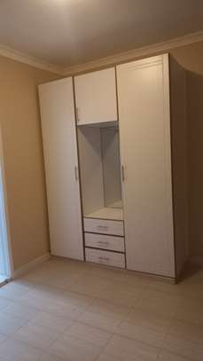 5 Bed Townhouse with En Suite at Ridgemount Court image 3
