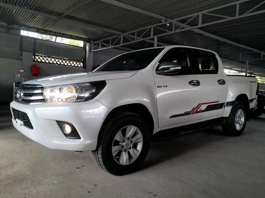 Toyota Hilux double cab 2wd 2016 image 2