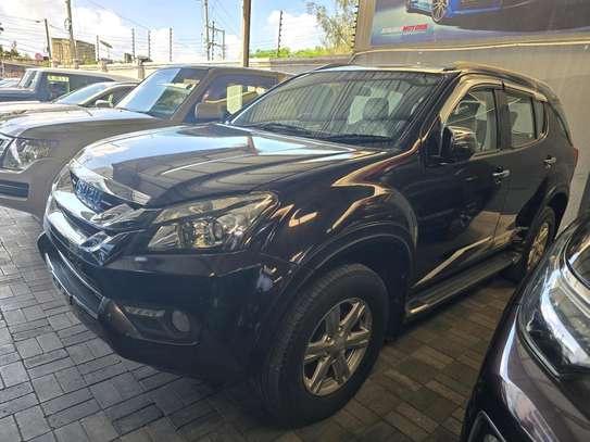 ISUZU MU-X image 2
