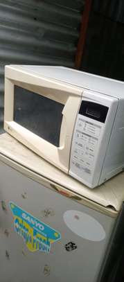 Microwave oven image 1