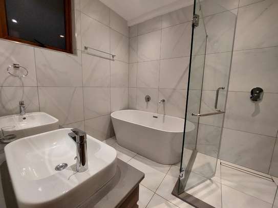 3 Bed Apartment with En Suite at Nairobi image 6