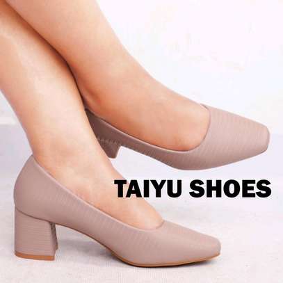 Closed low taiyu heels image 7