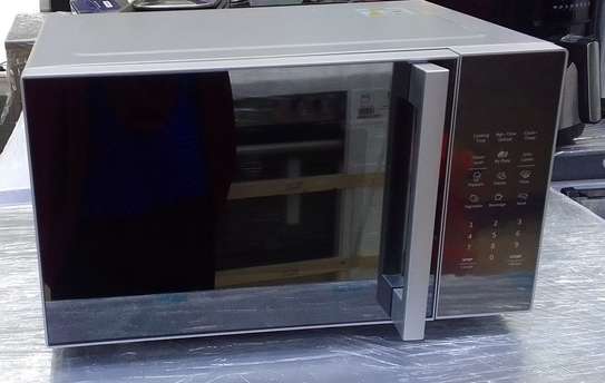 Hisense microwave oven 25L image 1