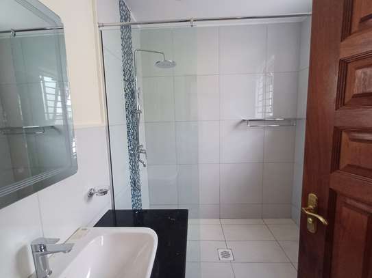 7 Bed Villa with En Suite in Runda image 10