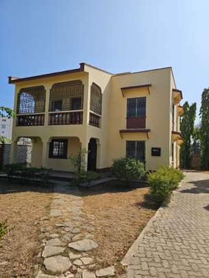 3 Bed Townhouse with En Suite at Nyali image 11