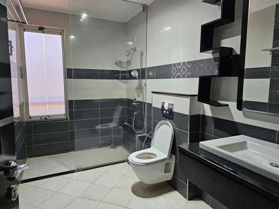3 Bed Apartment with En Suite at Riverside image 9
