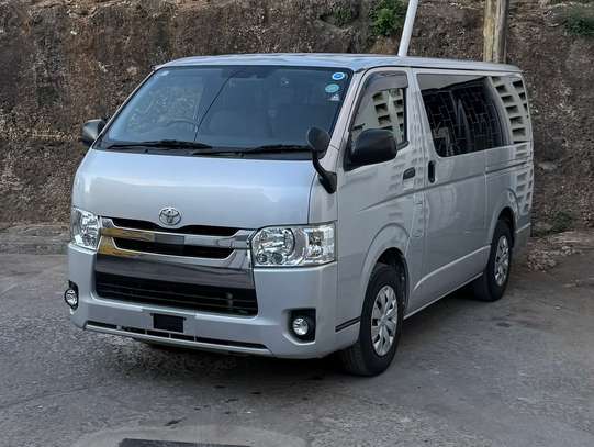 TOYOTA HIACE AUTO DIESEL image 3