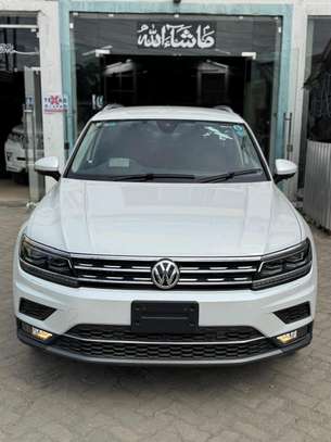 Volkswagen Tiguan white image 2
