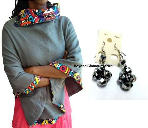 Womens Grey ankara poncho with earrings image 3