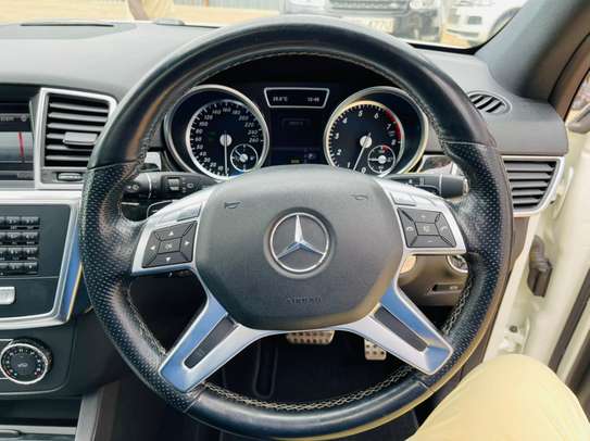 Mercedes Benz ML350 AMG Line 4MATIC Year 2015 image 13