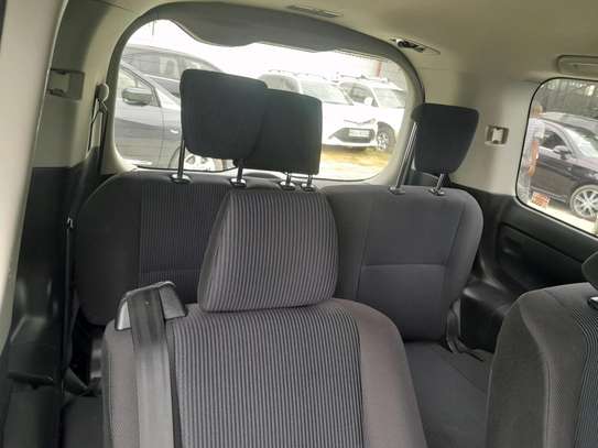 Toyota Voxy silver 2016 2wd image 6