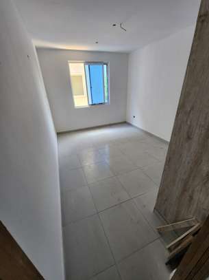 3 Bed Apartment with En Suite at Oleander Drive image 32