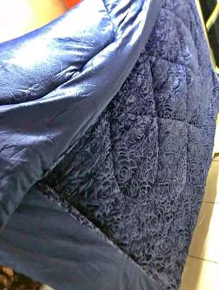 Shiny woolen duvets size 5*6 image 1