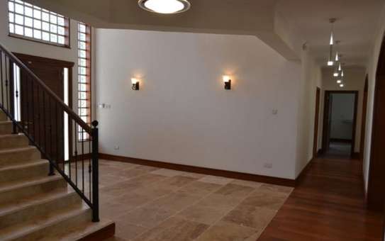 4 Bed Townhouse with Garden in Gigiri image 10