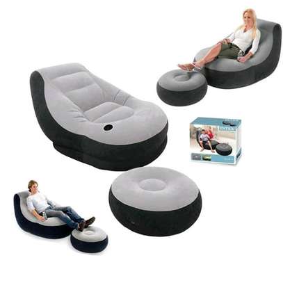 Inflatable seat with footrest, comes with an electric pump image 1