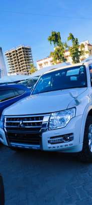 Mitsubishi Exceed DiT 2017 white image 2