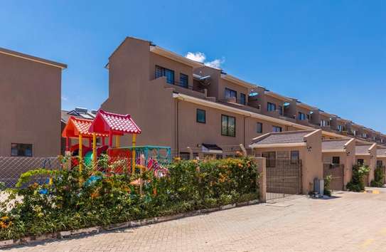 5 Bed Townhouse with En Suite at Mavoko image 2
