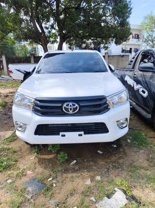 Toyota Hilux Single Cabin 2018 1kd white image 8