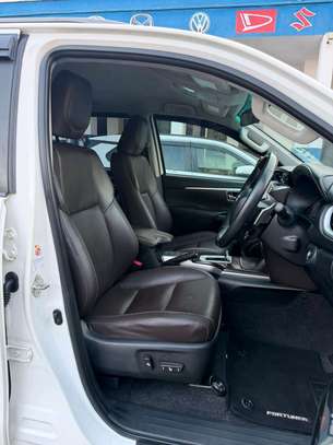 Toyota Fortuner white 4x4 2019 image 5