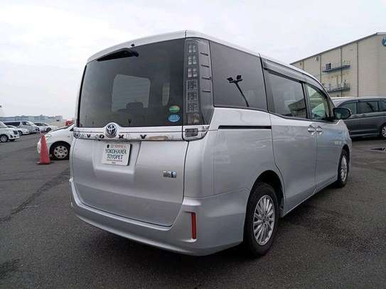 HYBRID TOYOTA VOXY (MKOPO ACCEPTED) image 7