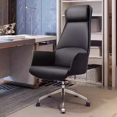 High-Back Leather Office Chair image 2