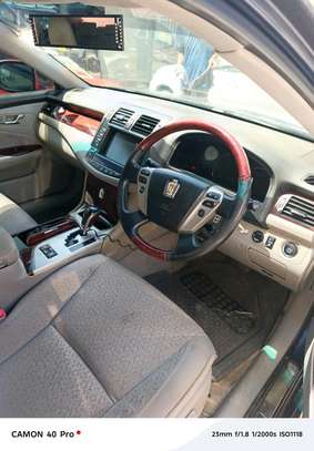 Toyota crown royal saloon image 3