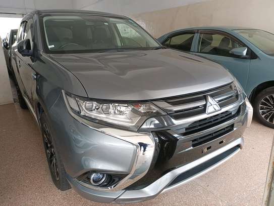 Mitsubishi outlander hybrid image 1