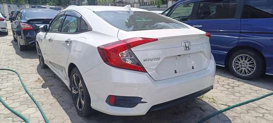 Honda civic white 2018 2WD image 6