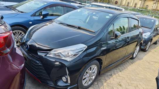 Toyota Yaris Hybrid black 2017 2wd 1500cc image 2