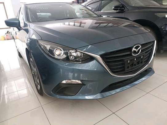 Mazda Axela image 3