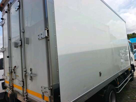 Isuzu Elf NPR85 freezer image 8