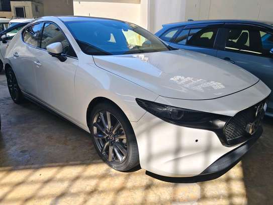 MAZDA 3,2019,1800CC,(WE ACCEPT HIRE PURCHASE) image 2