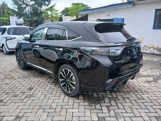 Harrier GR Black sunroof image 3
