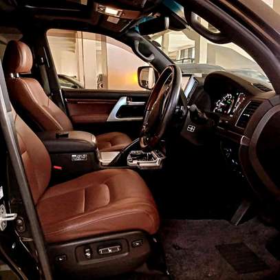 Toyota Land cruiser ZX V8 Black 2018 image 10