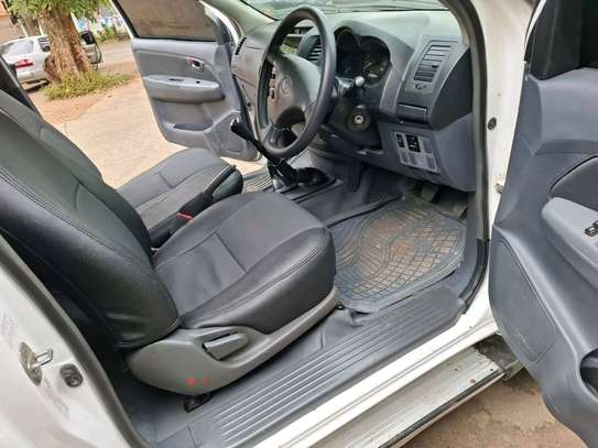 TOYOTA HILUX SINGLE CAB LOCALLY ASSEMBLED 4WD OPTIONAL 2013 image 9