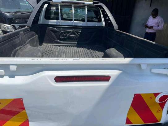 Toyota hilux single cab 2016model image 2