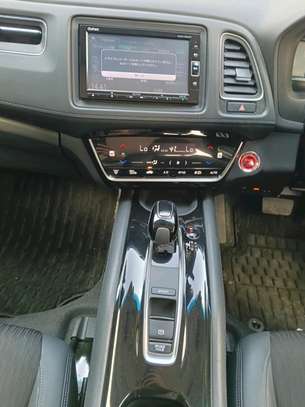 Honda Vezel Hybrid white 2018 2WD image 8