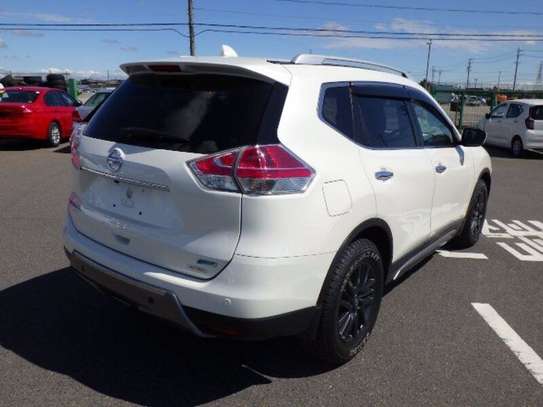 2015 pearl white nissan xtrail image 4