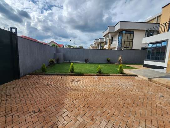 4 Bed Villa at Kenyatta Road image 2