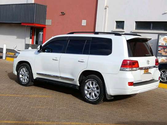 2017 Toyota Landcruiser V8 image 13